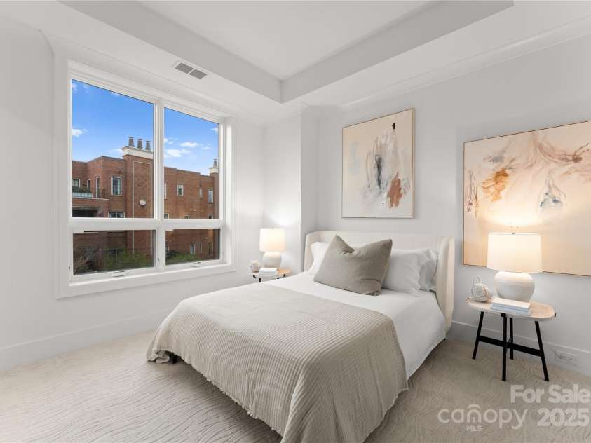 130 Cherokee Road, Charlotte, NC 28207.  MLS# CAR4214781, YatesRealty ID 944. 