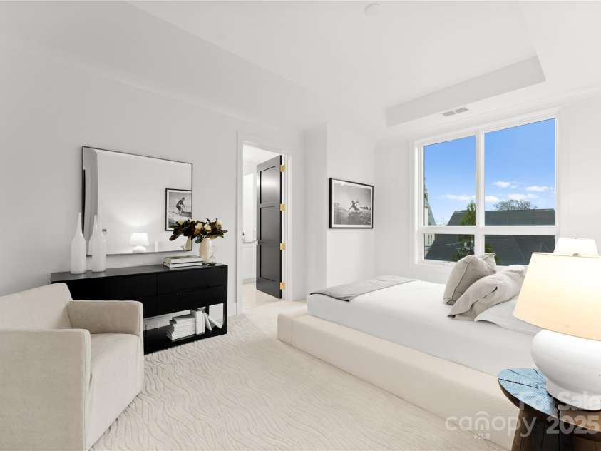 130 Cherokee Road, Charlotte, NC 28207.  MLS# CAR4214781, YatesRealty ID 944. 