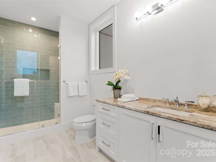 130 Cherokee Road, Charlotte, NC 28207.  MLS# CAR4214781, YatesRealty ID 944. 