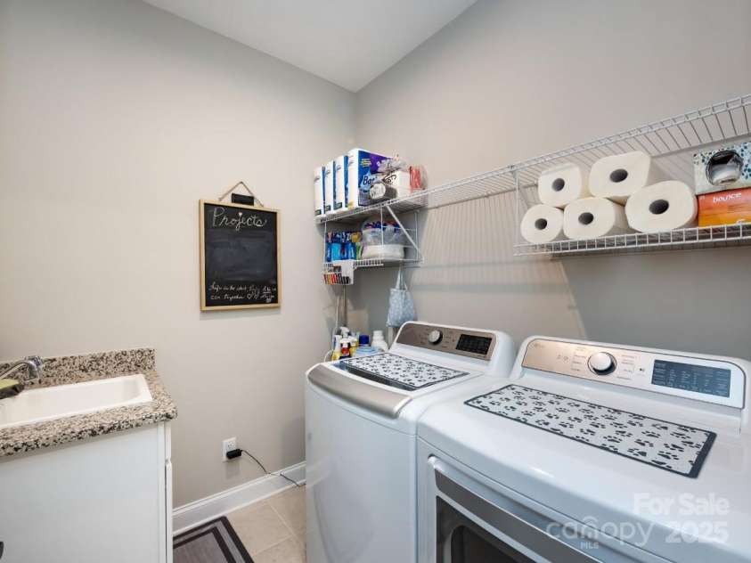 7337 Overjoyed Crossing, Charlotte, NC 28215.  MLS# CAR4274967, YatesRealty ID 944. 