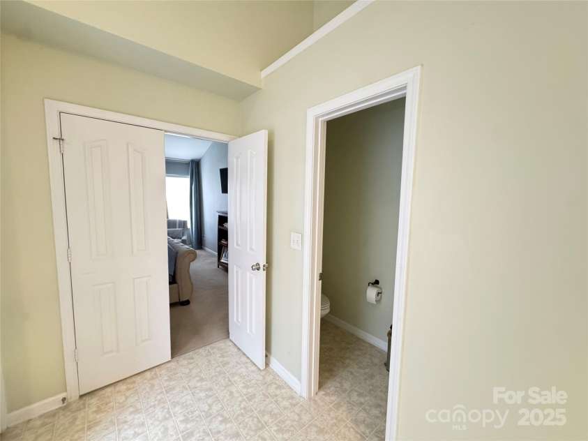 14809 Castletown House Drive, Charlotte, NC 28273.  MLS# CAR4223285, YatesRealty ID 9440. 