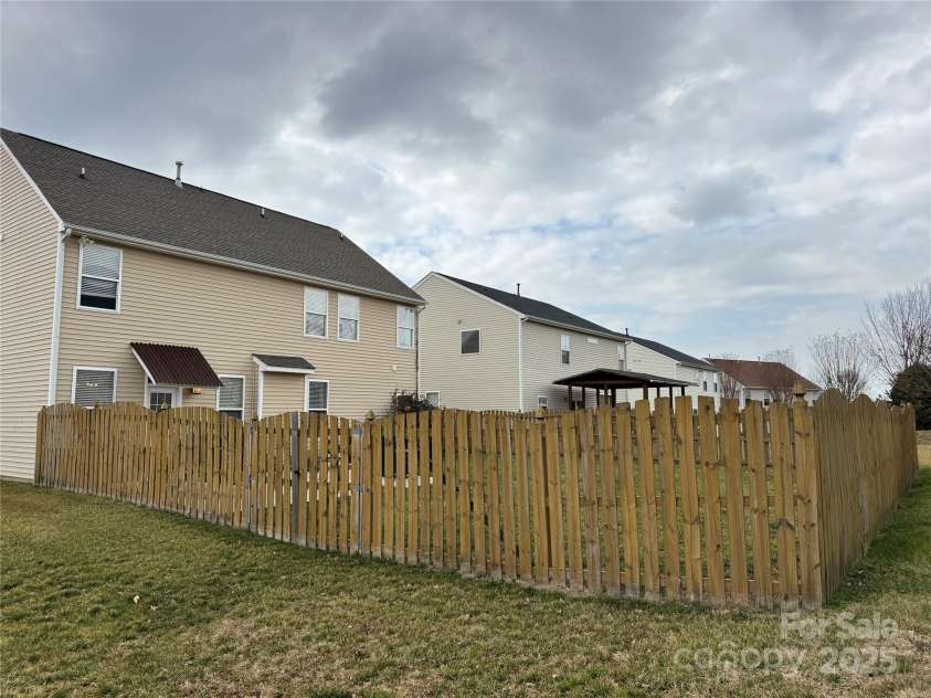 14809 Castletown House Drive, Charlotte, NC 28273.  MLS# CAR4223285, YatesRealty ID 9440. 