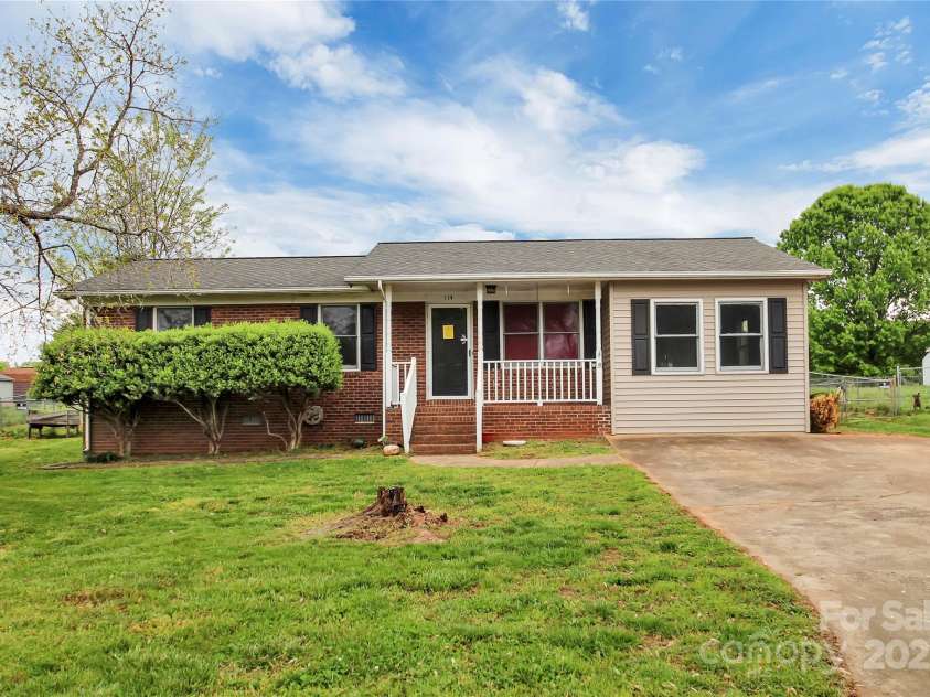 114 Southglenn Drive, Shelby, NC 28152.  MLS# CAR4251936, YatesRealty ID 9441. 