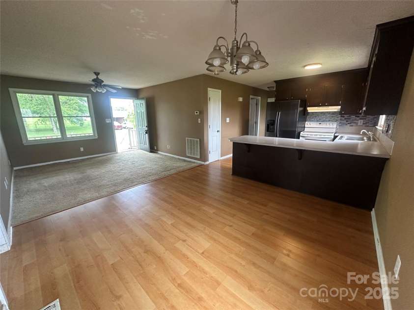 114 Southglenn Drive, Shelby, NC 28152.  MLS# CAR4251936, YatesRealty ID 9441. 