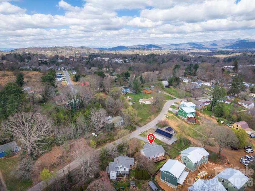 60 Huffman Road, Asheville, NC 28806.  MLS# CAR4361806, YatesRealty ID 9442. 