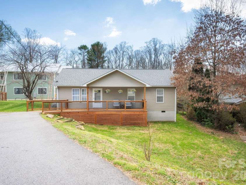 60 Huffman Road, Asheville, NC 28806.  MLS# CAR4361806, YatesRealty ID 9442. Ample Parking
