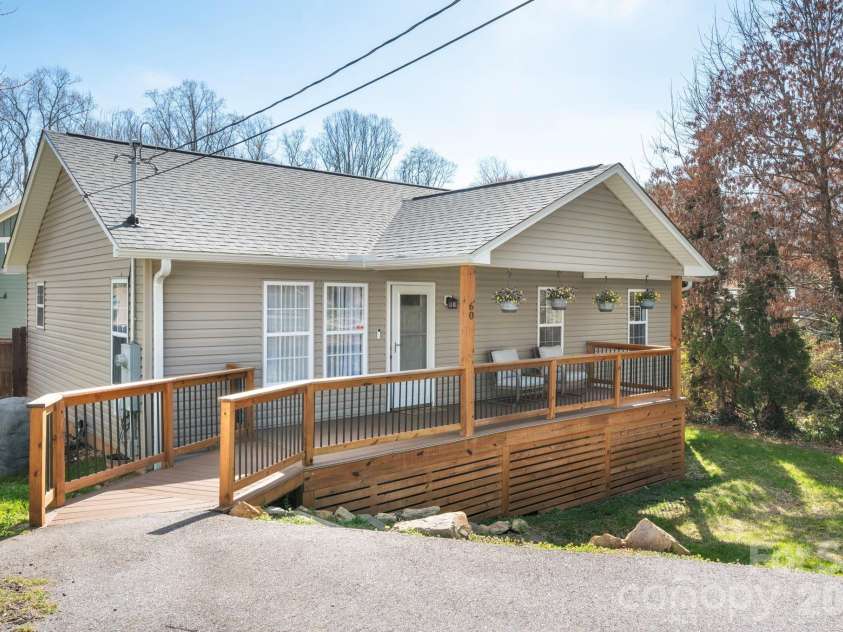 60 Huffman Road, Asheville, NC 28806.  MLS# CAR4361806, YatesRealty ID 9442. Easy Accessibility