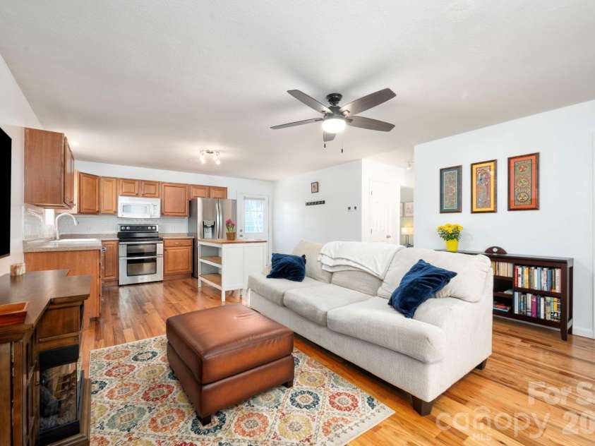 60 Huffman Road, Asheville, NC 28806.  MLS# CAR4361806, YatesRealty ID 9442. Livingroom With Open Floorplan