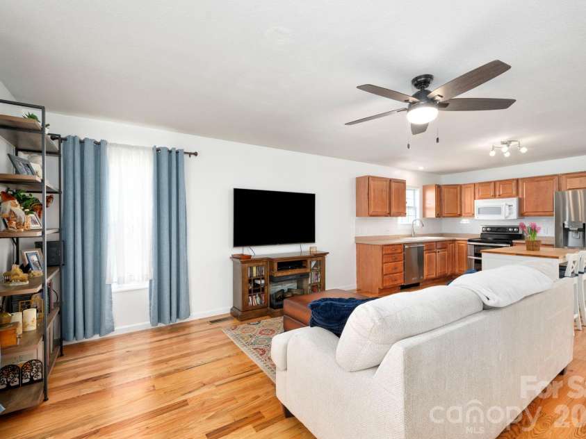 60 Huffman Road, Asheville, NC 28806.  MLS# CAR4361806, YatesRealty ID 9442. Livingroom With Open Floorplan 