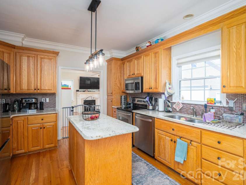 962 Huntington Hills Drive, Lincolnton, NC 28092.  MLS# CAR4357779, YatesRealty ID 9446. 