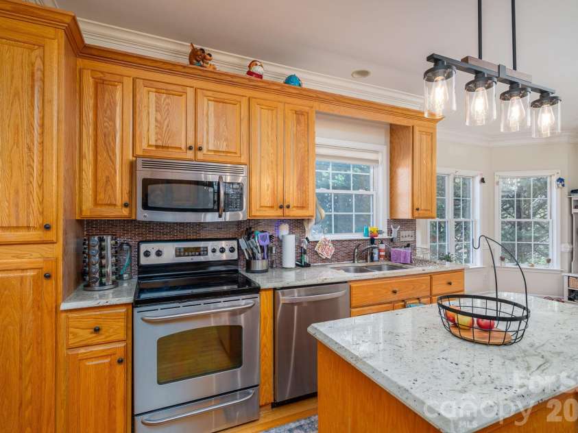 962 Huntington Hills Drive, Lincolnton, NC 28092.  MLS# CAR4357779, YatesRealty ID 9446. 