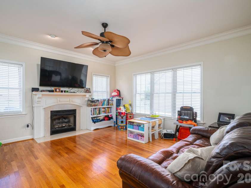 962 Huntington Hills Drive, Lincolnton, NC 28092.  MLS# CAR4357779, YatesRealty ID 9446. 
