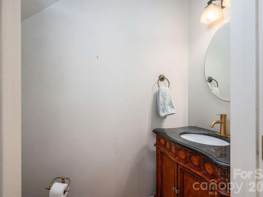 962 Huntington Hills Drive, Lincolnton, NC 28092.  MLS# CAR4357779, YatesRealty ID 9446. 