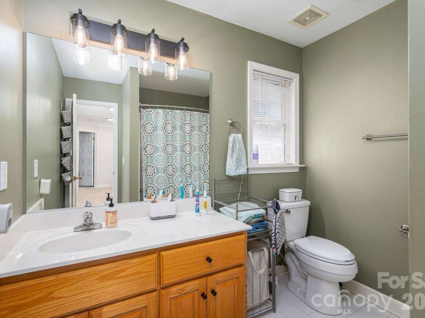 962 Huntington Hills Drive, Lincolnton, NC 28092.  MLS# CAR4357779, YatesRealty ID 9446. 