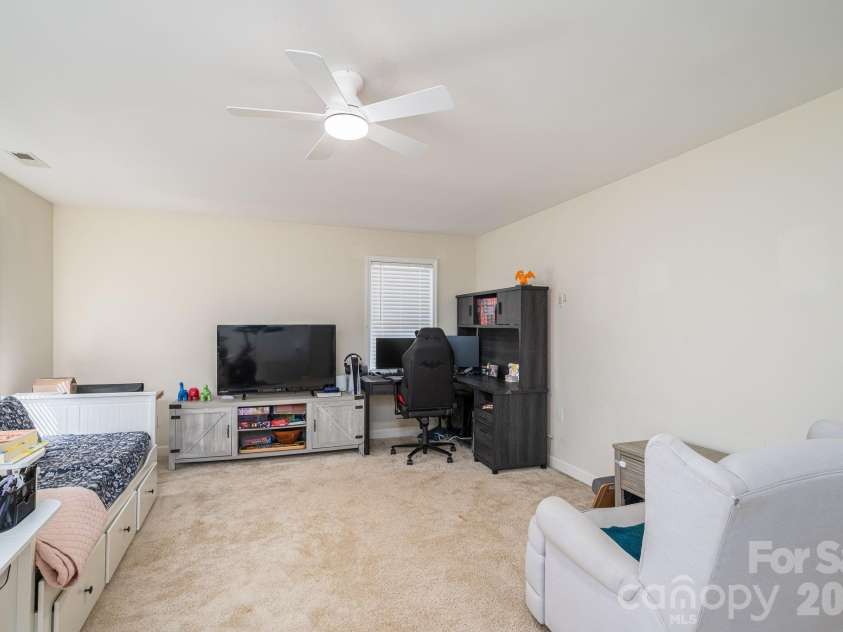 962 Huntington Hills Drive, Lincolnton, NC 28092.  MLS# CAR4357779, YatesRealty ID 9446. 