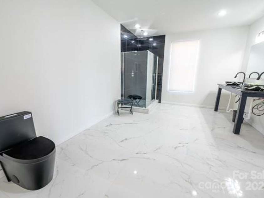 174 Crooked Creek Estates, Old Fort, NC 28762.  MLS# CAR4247439, YatesRealty ID 9447. Large secondary bathroom awaits your decor touches.