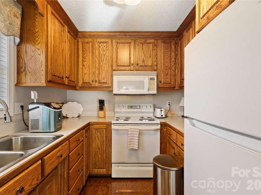 111 Lake Road, Stanley, NC 28164.  MLS# CAR4329636, YatesRealty ID 9448. Kitchen 