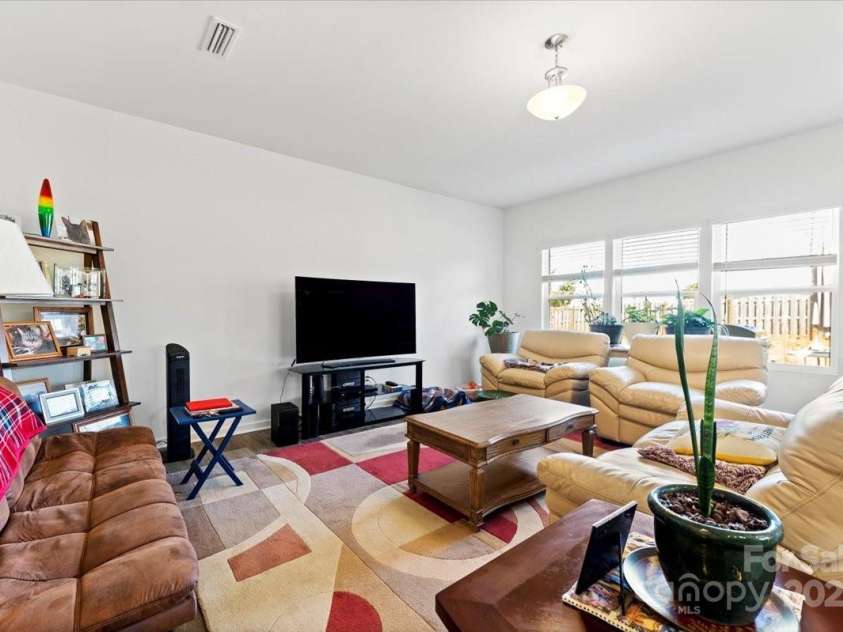 1036 Bramcote Lane, Charlotte, NC 28215.  MLS# CAR4228462, YatesRealty ID 9449. 