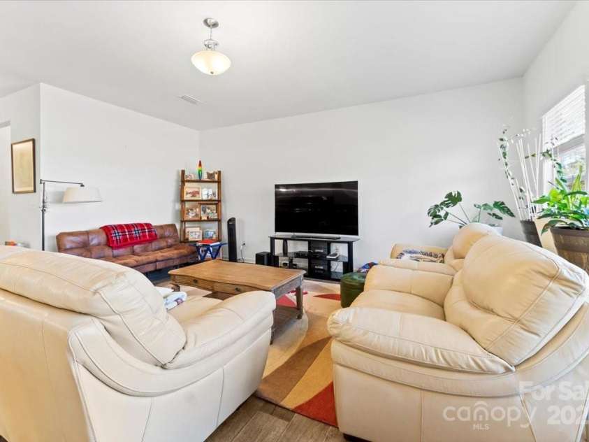 1036 Bramcote Lane, Charlotte, NC 28215.  MLS# CAR4228462, YatesRealty ID 9449. 