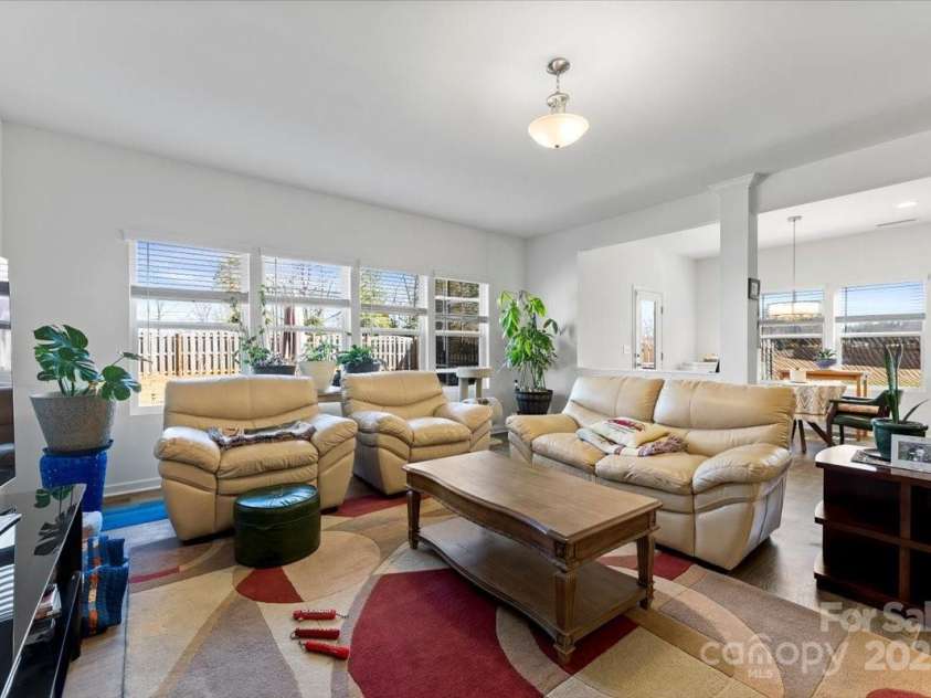 1036 Bramcote Lane, Charlotte, NC 28215.  MLS# CAR4228462, YatesRealty ID 9449. 