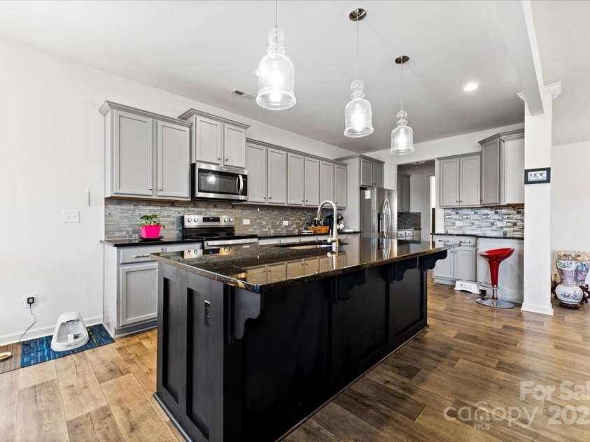 1036 Bramcote Lane, Charlotte, NC 28215.  MLS# CAR4228462, YatesRealty ID 9449. 