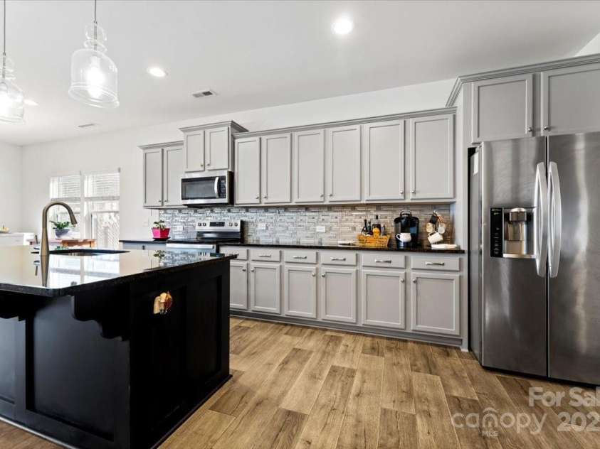 1036 Bramcote Lane, Charlotte, NC 28215.  MLS# CAR4228462, YatesRealty ID 9449. 