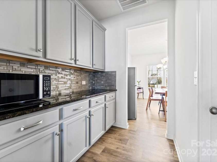 1036 Bramcote Lane, Charlotte, NC 28215.  MLS# CAR4228462, YatesRealty ID 9449. 