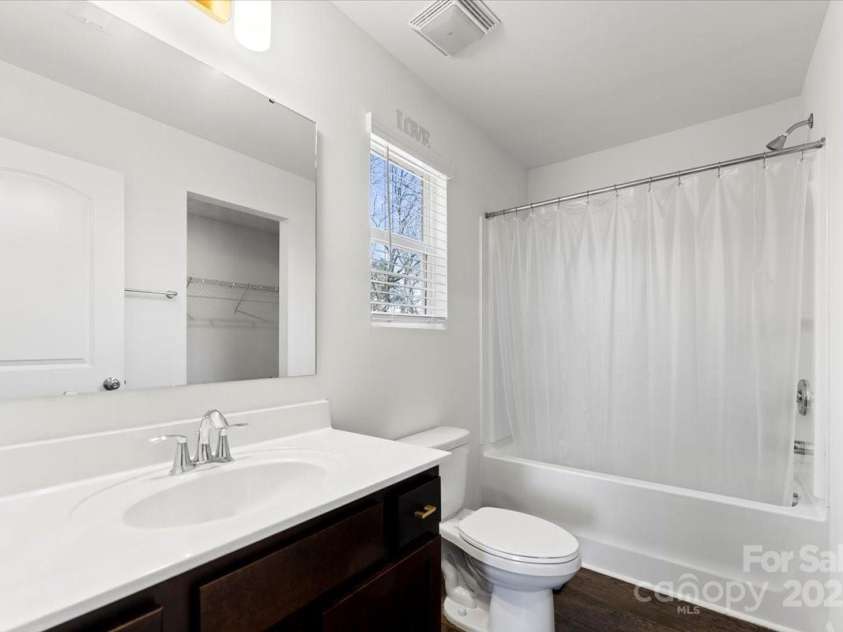 1036 Bramcote Lane, Charlotte, NC 28215.  MLS# CAR4228462, YatesRealty ID 9449. 