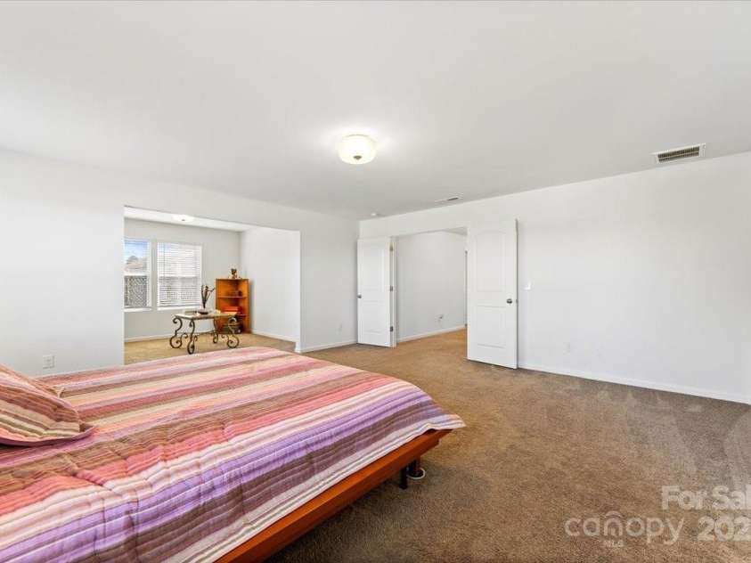 1036 Bramcote Lane, Charlotte, NC 28215.  MLS# CAR4228462, YatesRealty ID 9449. 