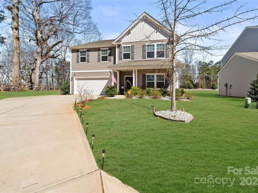 1036 Bramcote Lane, Charlotte, NC 28215.  MLS# CAR4228462, YatesRealty ID 9449. 
