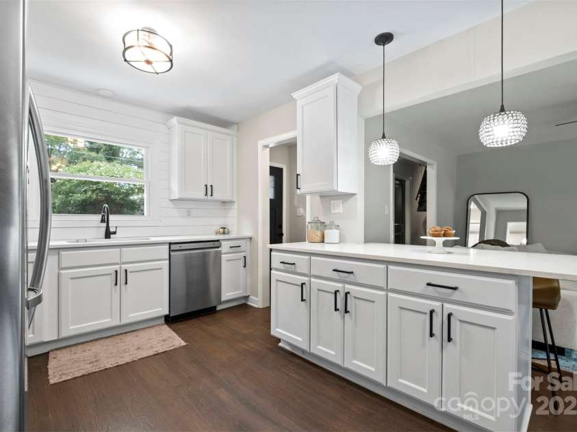 5442 Kinsale Lane, Charlotte, NC 28215.  MLS# CAR4305861, YatesRealty ID 945. 