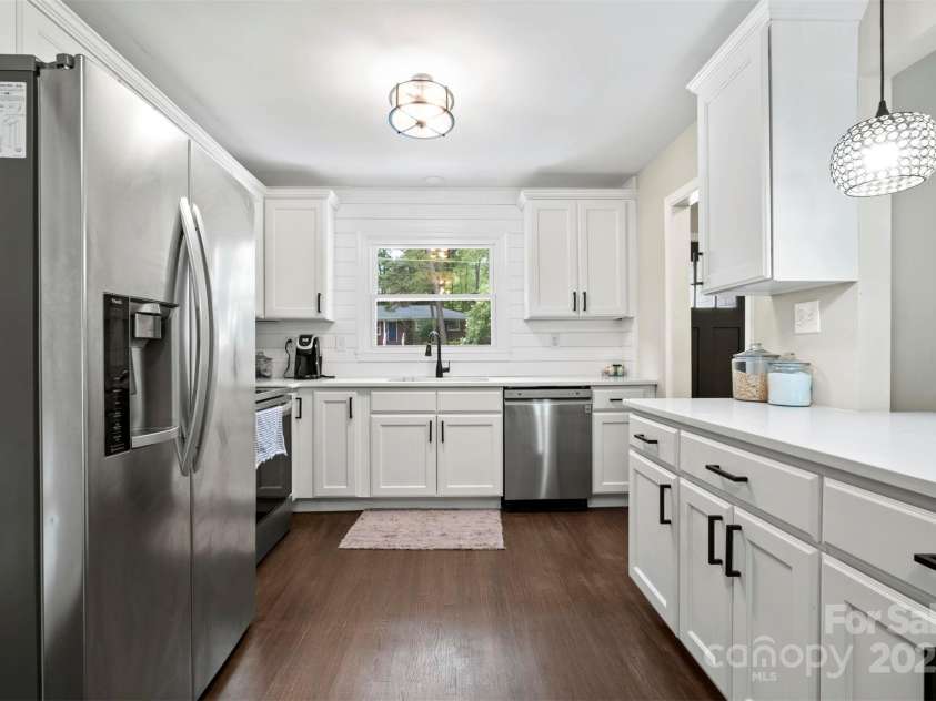 5442 Kinsale Lane, Charlotte, NC 28215.  MLS# CAR4305861, YatesRealty ID 945. 