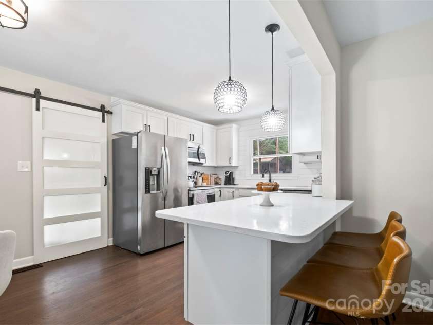 5442 Kinsale Lane, Charlotte, NC 28215.  MLS# CAR4305861, YatesRealty ID 945. 