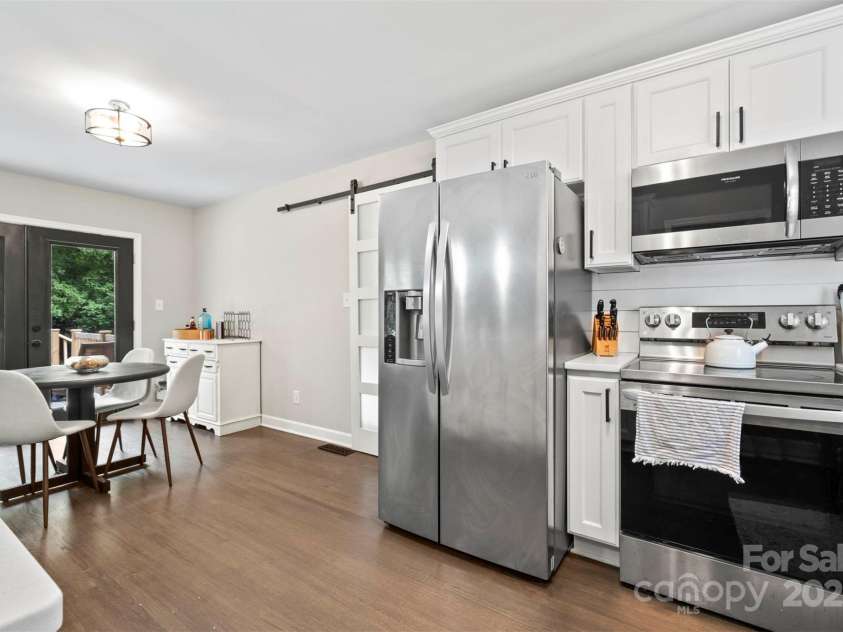 5442 Kinsale Lane, Charlotte, NC 28215.  MLS# CAR4305861, YatesRealty ID 945. 