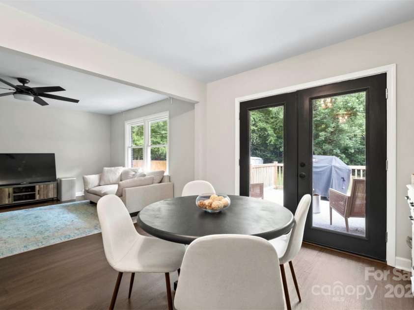 5442 Kinsale Lane, Charlotte, NC 28215.  MLS# CAR4305861, YatesRealty ID 945. 