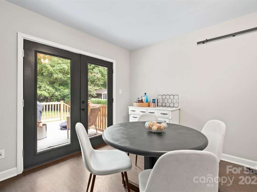 5442 Kinsale Lane, Charlotte, NC 28215.  MLS# CAR4305861, YatesRealty ID 945. 