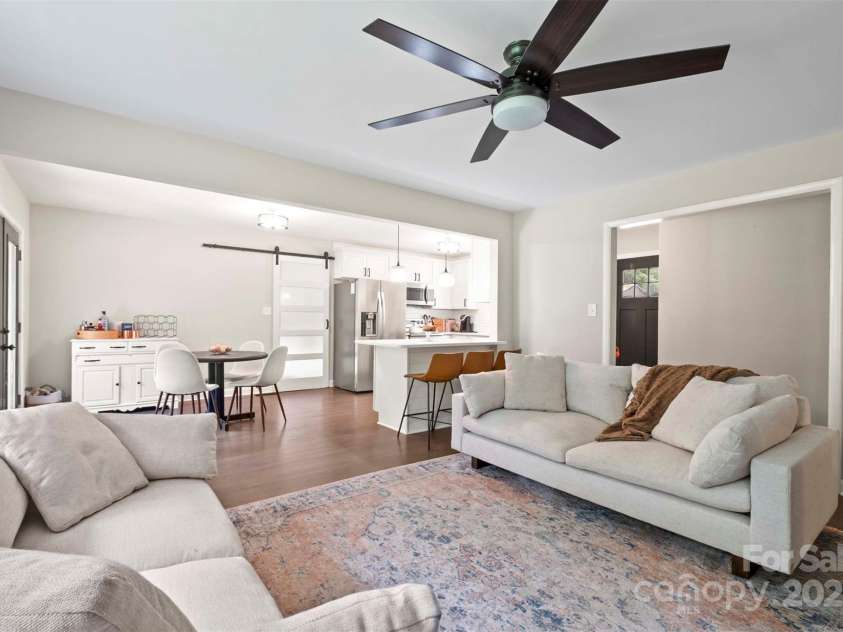 5442 Kinsale Lane, Charlotte, NC 28215.  MLS# CAR4305861, YatesRealty ID 945. 