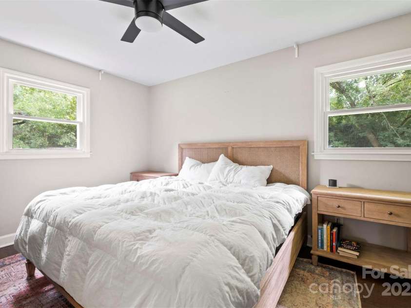 5442 Kinsale Lane, Charlotte, NC 28215.  MLS# CAR4305861, YatesRealty ID 945. 