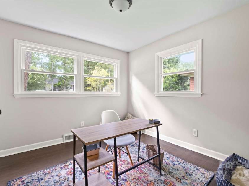 5442 Kinsale Lane, Charlotte, NC 28215.  MLS# CAR4305861, YatesRealty ID 945. 