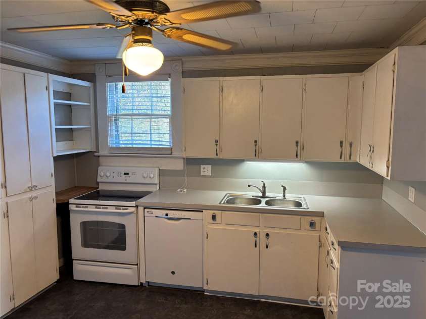 4220 Woodleaf Road, Salisbury, NC 28147.  MLS# CAR4205862, YatesRealty ID 9450. 