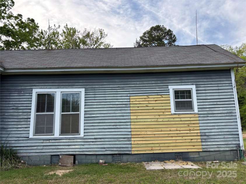 4220 Woodleaf Road, Salisbury, NC 28147.  MLS# CAR4205862, YatesRealty ID 9450. 