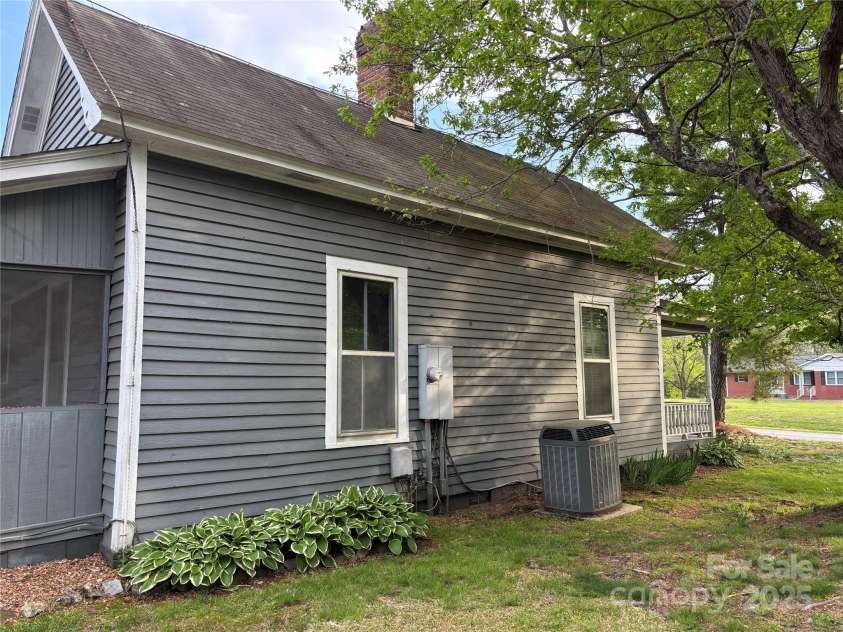 4220 Woodleaf Road, Salisbury, NC 28147.  MLS# CAR4205862, YatesRealty ID 9450. 