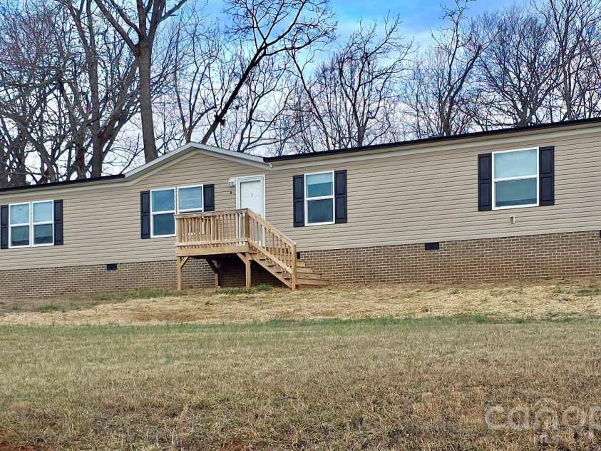 44 Howard Norton Drive, Hiddenite, NC 28636.  MLS# CAR4339843, YatesRealty ID 9450. 
