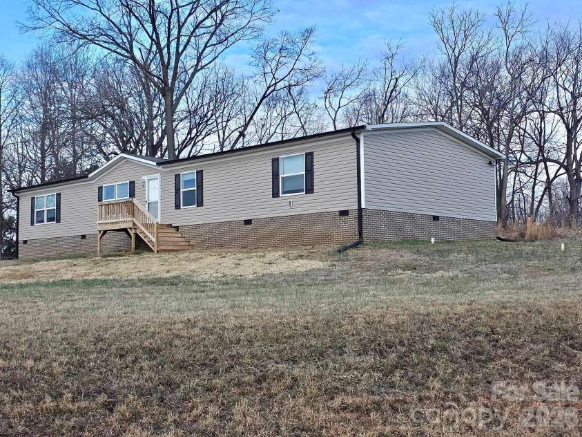 44 Howard Norton Drive, Hiddenite, NC 28636.  MLS# CAR4339843, YatesRealty ID 9450. 