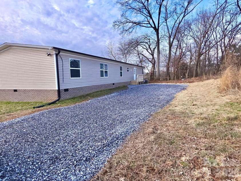 44 Howard Norton Drive, Hiddenite, NC 28636.  MLS# CAR4339843, YatesRealty ID 9450. 