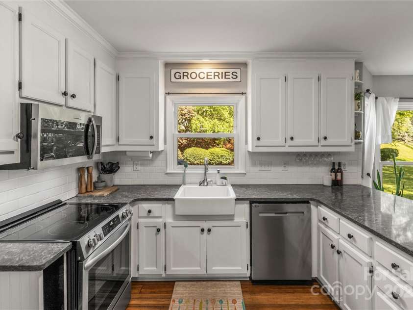111 Woodfern Place, Mooresville, NC 28115.  MLS# CAR4247793, YatesRealty ID 9451. 