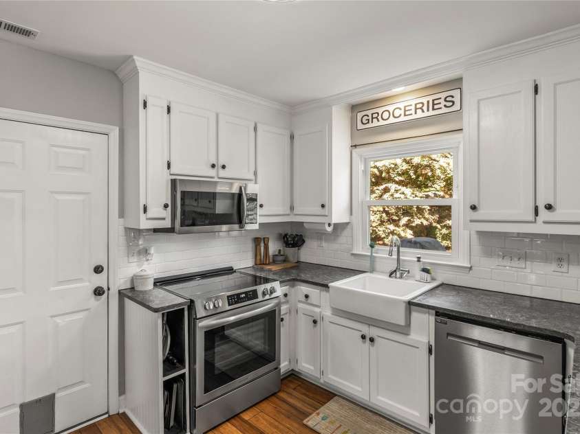 111 Woodfern Place, Mooresville, NC 28115.  MLS# CAR4247793, YatesRealty ID 9451. 