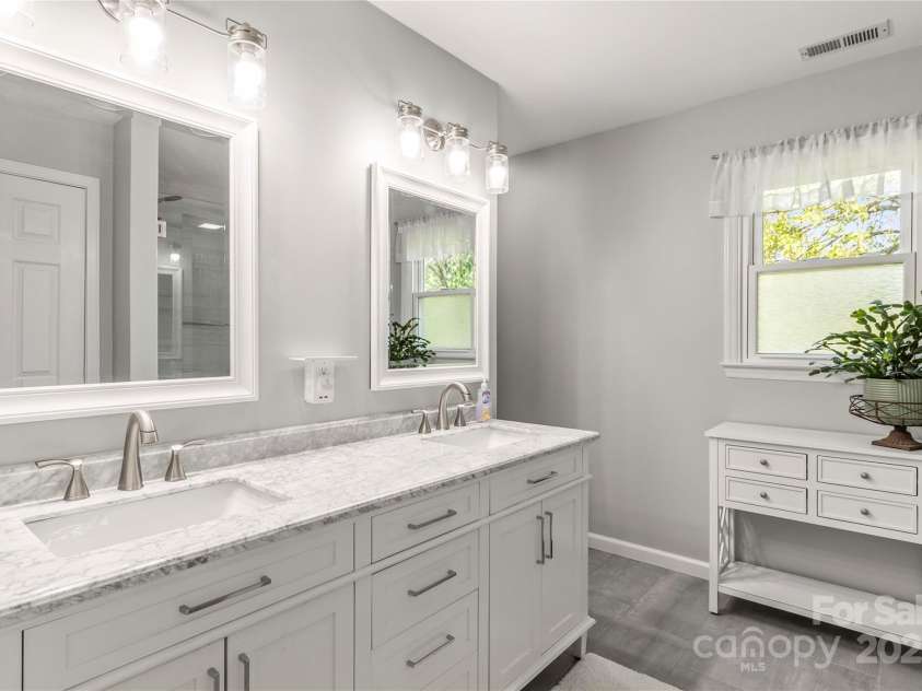 111 Woodfern Place, Mooresville, NC 28115.  MLS# CAR4247793, YatesRealty ID 9451. 