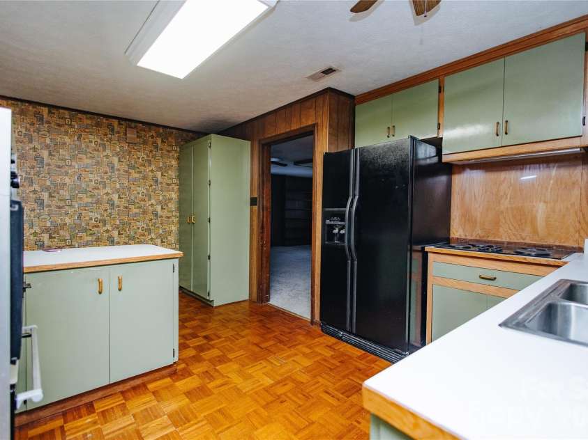 205 Bond Street, Marion, NC 28752.  MLS# CAR4366015, YatesRealty ID 9452. 
