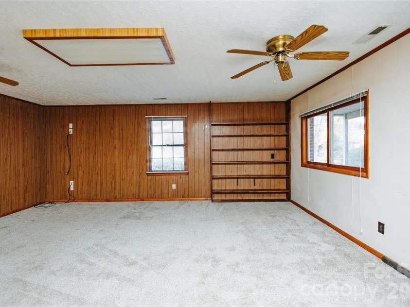 205 Bond Street, Marion, NC 28752.  MLS# CAR4366015, YatesRealty ID 9452. 